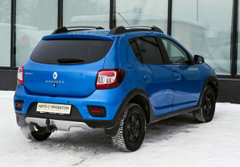 Подержанный автомобиль Renault Sandero 2015 года (5 фото)