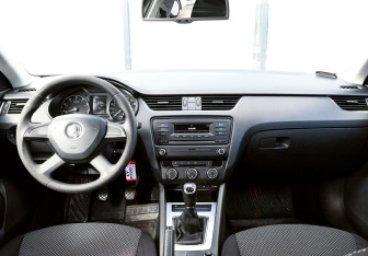 Подержанный автомобиль Skoda Octavia Liftback 2013 года (17 фото)