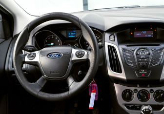 Подержанный автомобиль Ford Focus Hatchback 2011 года (11 фото)