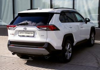Подержанный автомобиль Toyota RAV4 2020 года (5 фото)