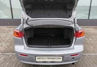 Подержанный автомобиль Mitsubishi Lancer Sedan 2008 года (16 фото)