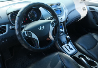 Подержанный автомобиль Hyundai Avante Sedan 2011 года (9 фото)