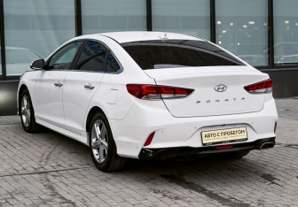 Подержанный автомобиль Hyundai Sonata 2017 года (3 фото)