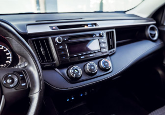 Подержанный автомобиль Toyota RAV4 2018 года (11 фото)