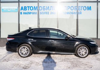 Подержанный автомобиль Toyota Camry Sedan 2018 года (6 фото)