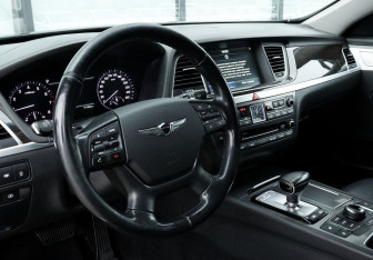 Подержанный автомобиль Genesis G80 2017 года (9 фото)
