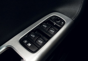 Подержанный автомобиль Volvo V50 2007 года (12 фото)