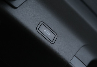 Подержанный автомобиль Geely Atlas Pro 2022 года (20 фото)