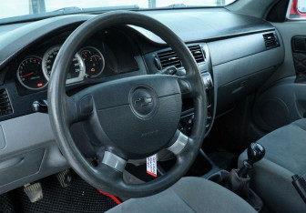 Подержанный автомобиль Chevrolet Lacetti Sedan 2006 года (9 фото)