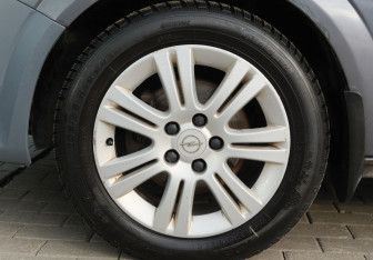 Подержанный автомобиль Opel Astra Hatchback 2007 года (18 фото)