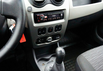 Подержанный автомобиль Renault Sandero 2011 года (9 фото)