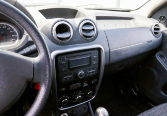 Подержанный автомобиль Renault Duster 2012 года (10 фото)