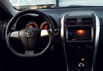 Подержанный автомобиль Toyota Corolla Sedan 2012 года (16 фото)