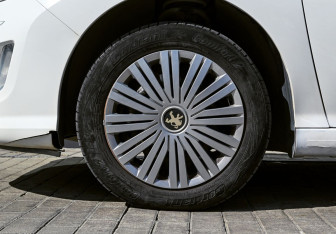 Подержанный автомобиль Peugeot 408 2013 года (20 фото)