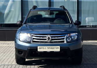 Подержанный автомобиль Renault Duster 2014 года (8 фото)