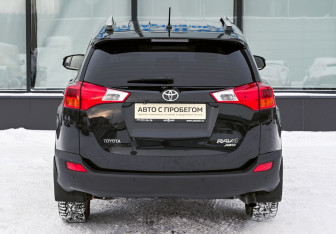 Подержанный автомобиль Toyota RAV4 2014 года (4 фото)