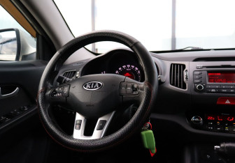 Подержанный автомобиль Kia Sportage 2010 года (18 фото)