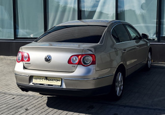 Подержанный автомобиль Volkswagen Passat Sedan 2008 года (5 фото)