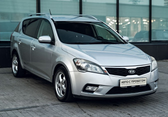 Подержанный автомобиль Kia Ceed Wagon 2010 года (7 фото)