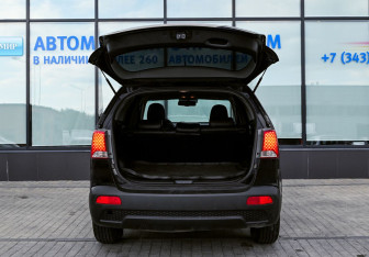 Подержанный автомобиль Kia Sorento 2011 года (21 фото)