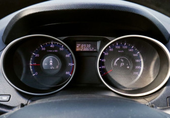Подержанный автомобиль Hyundai ix35 2011 года (8 фото)