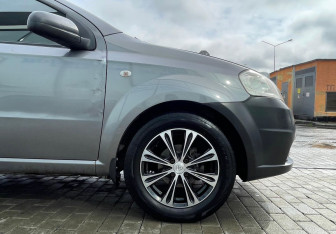 Подержанный автомобиль Chevrolet Aveo Sedan 2007 года (17 фото)