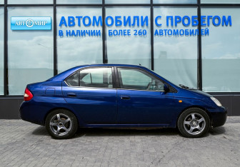 Подержанный автомобиль Toyota Prius Sedan 2001 года (6 фото)