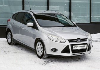Подержанный автомобиль Ford Focus Hatchback 2011 года (7 фото)