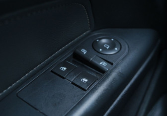 Подержанный автомобиль Opel Astra Hatchback 2008 года (11 фото)