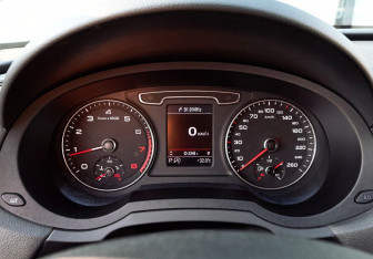 Подержанный автомобиль Audi Q3 2013 года (12 фото)