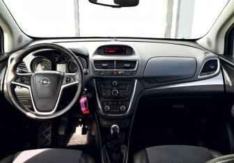 Подержанный автомобиль Opel Mokka 2012 года (19 фото)