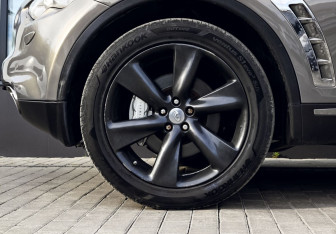 Подержанный автомобиль Infiniti FX 2011 года (22 фото)