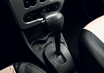 Подержанный автомобиль Renault Sandero 2012 года (10 фото)