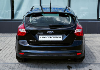 Подержанный автомобиль Ford Focus Hatchback 2013 года (4 фото)