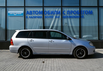 Подержанный автомобиль Toyota Corolla Wagon 2002 года (6 фото)
