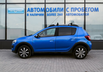 Подержанный автомобиль Renault Sandero 2017 года (2 фото)