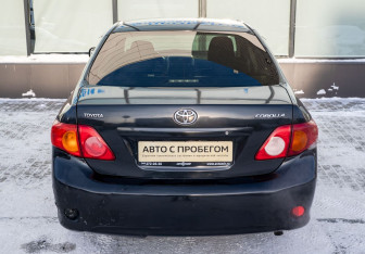 Подержанный автомобиль Toyota Corolla Sedan 2008 года (4 фото)