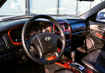 Подержанный автомобиль Hyundai Sonata 2005 года (13 фото)