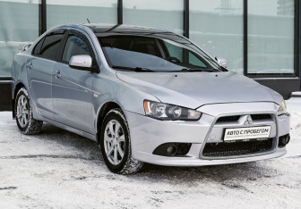 Подержанный автомобиль Mitsubishi Lancer Sedan 2010 года (7 фото)