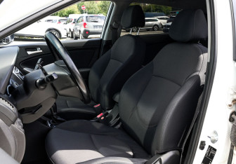 Подержанный автомобиль Hyundai Solaris Hatchback 2015 года (15 фото)
