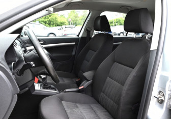 Подержанный автомобиль Skoda Octavia Liftback 2011 года (16 фото)