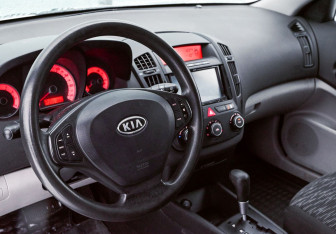 Подержанный автомобиль Kia Ceed Hatchback 2007 года (9 фото)