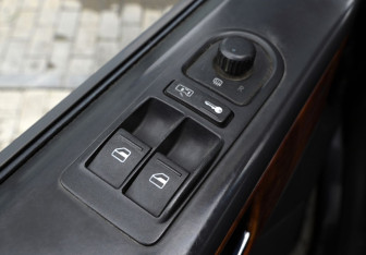 Подержанный автомобиль Volkswagen Multivan 2008 года (15 фото)