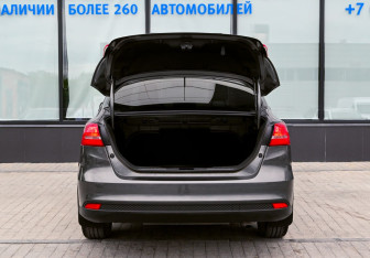 Подержанный автомобиль Ford Focus Sedan 2017 года (20 фото)