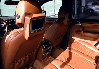 Подержанный автомобиль Porsche Cayenne 2007 года (23 фото)