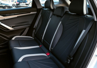 Подержанный автомобиль Geely Atlas 2024 года (19 фото)