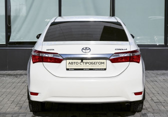 Подержанный автомобиль Toyota Corolla Sedan 2013 года (4 фото)