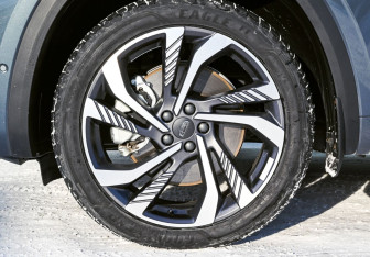 Подержанный автомобиль Geely Monjaro 2024 года (21 фото)