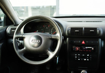 Подержанный автомобиль Audi A3 Hatchback 2002 года (17 фото)