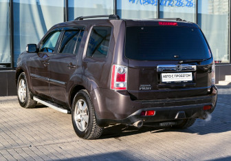 Подержанный автомобиль Honda Pilot 2013 года (3 фото)